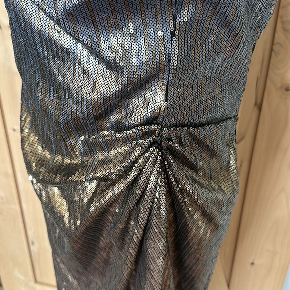 Tadashi Shoji Gorgeous Gunmetal Evening Gown Sequins Sz 14 - Picture 4 of 9